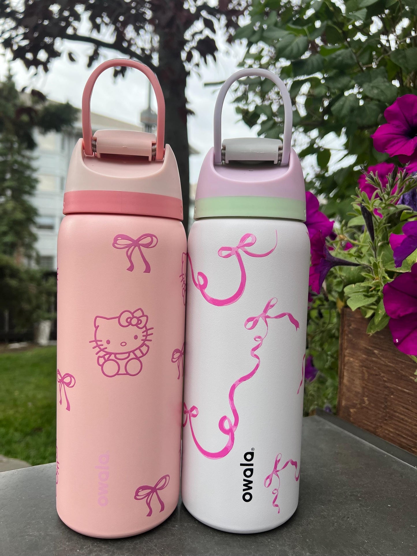 Kitty Owala Water Bottle 32 oz: Hello kawaii Kitty design, personalized Name Engraved, Sanrio inspired gift, Croquette bows, Tea time