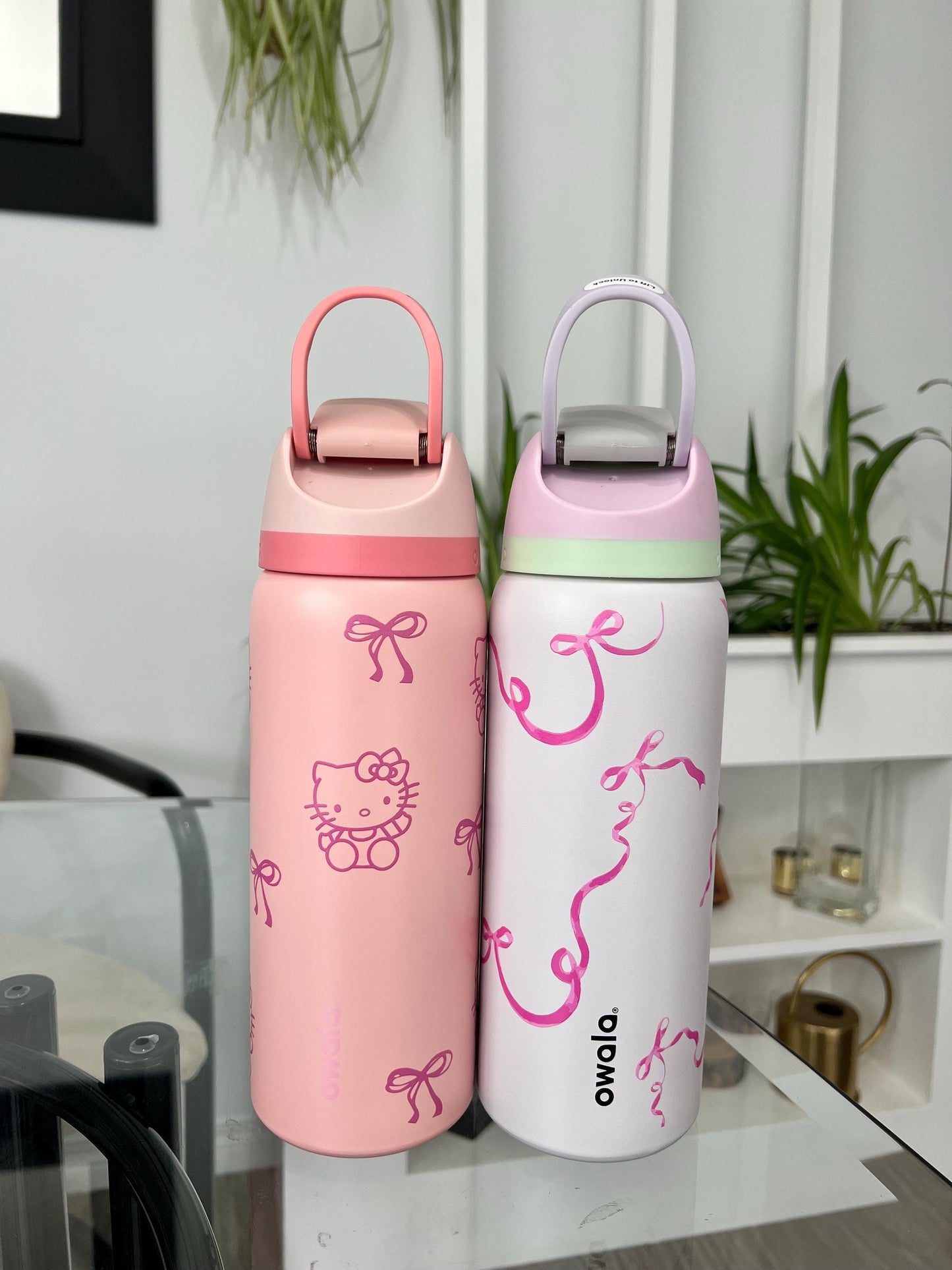 Kitty Owala Water Bottle 32 oz: Hello kawaii Kitty design, personalized Name Engraved, Sanrio inspired gift, Croquette bows, Tea time
